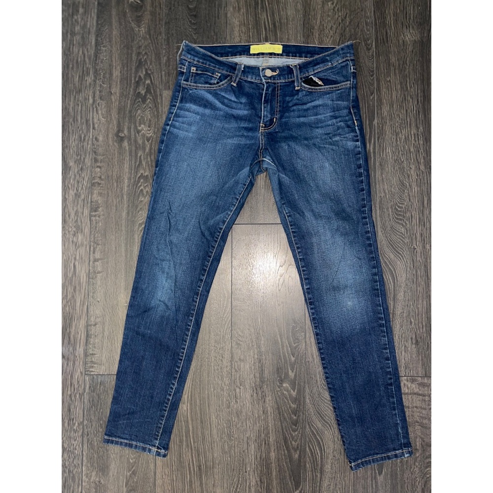 Classic blue denim skinny jean.
